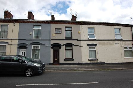 3 bedroom Mid Terrace House to rent