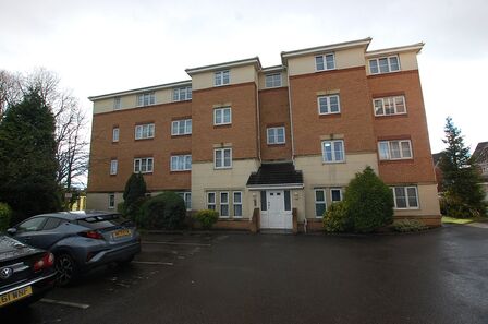 Firbank Close, 3 bedroom  Flat to rent, £1,000 pcm