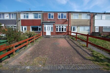 3 bedroom Mid Terrace House for sale