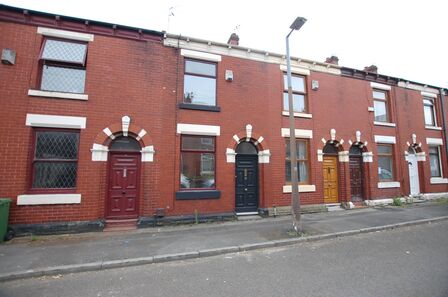 2 bedroom Mid Terrace House to rent