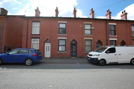 2 bedroom Mid Terrace House to rent