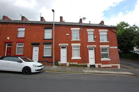 2 bedroom Mid Terrace House to rent