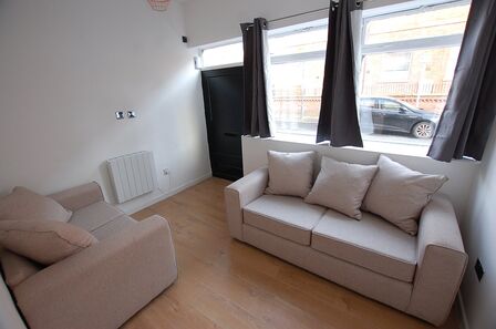 Warrington Street, 1 bedroom  Flat to rent, £700 pcm