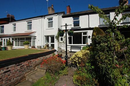 3 bedroom Mid Terrace House for sale