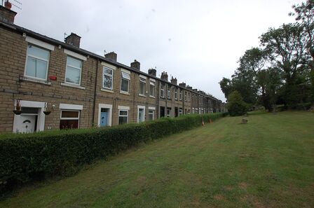 3 bedroom Mid Terrace House for sale