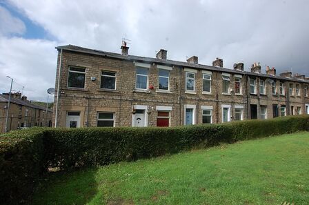 2 bedroom Mid Terrace House for sale