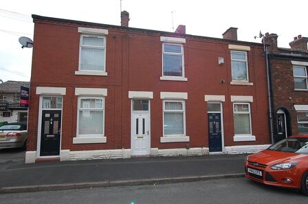 2 bedroom Mid Terrace House to rent