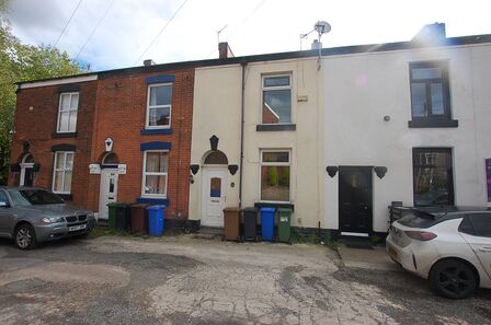 2 bedroom Mid Terrace House for sale