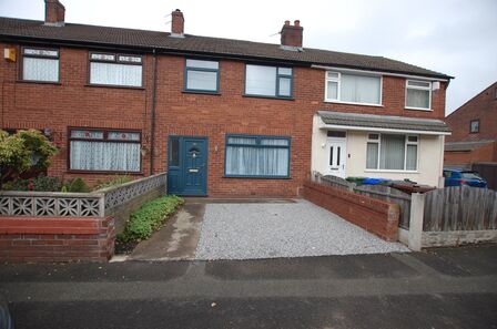 3 bedroom Mid Terrace House for sale