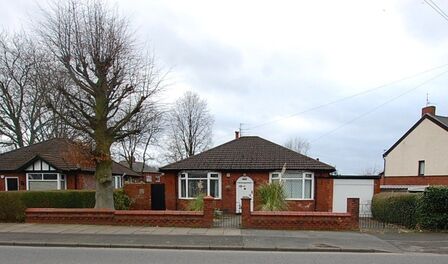 Wood Lane, 2 bedroom Detached Bungalow for sale, &pound;330,000
