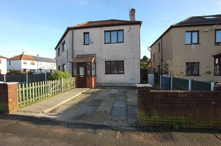 Broadway, 3 bedroom Semi Detached House to rent, &pound;1,350 pcm