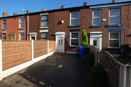 2 bedroom Mid Terrace House to rent