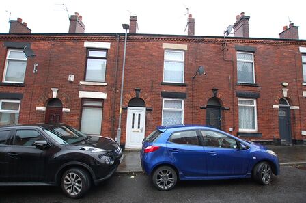 2 bedroom Mid Terrace House to rent