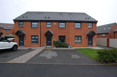 3 bedroom Mid Terrace House for sale