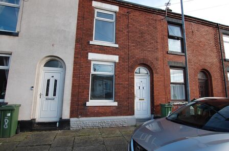 2 bedroom Mid Terrace House for sale