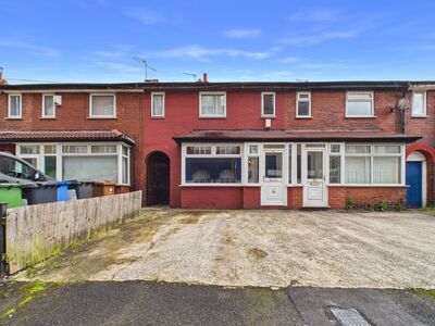 3 bedroom Mid Terrace House for sale