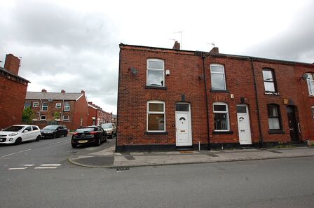 2 bedroom End Terrace House to rent