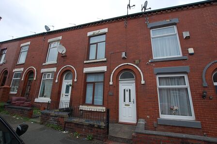 2 bedroom Mid Terrace House to rent