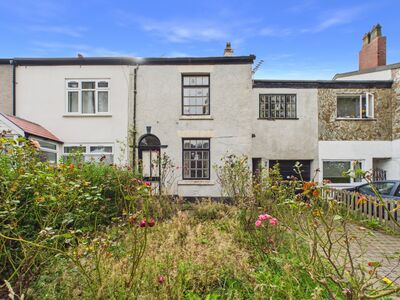 3 bedroom Mid Terrace House for sale