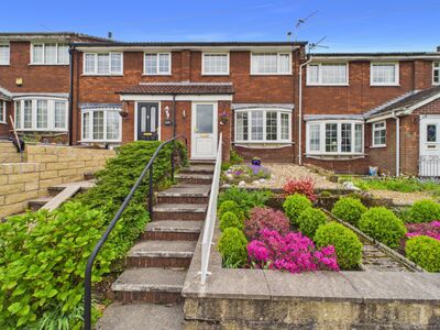 3 bedroom Mid Terrace House for sale