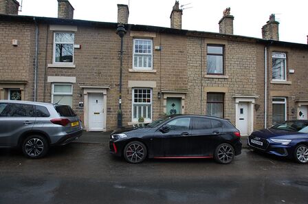 2 bedroom Mid Terrace House for sale