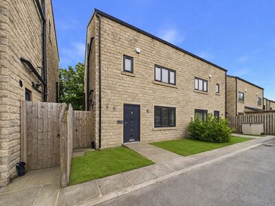 4 bedroom Semi Detached House for sale
