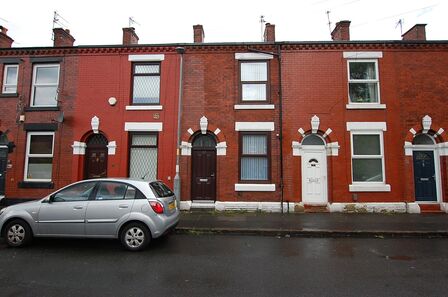 2 bedroom Mid Terrace House to rent