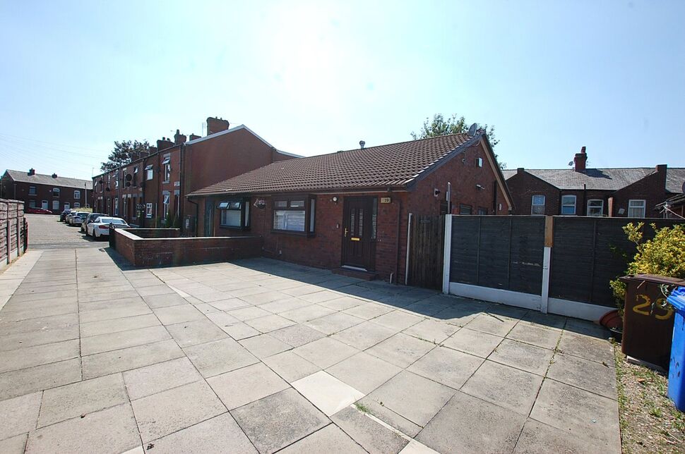 Main image of 2 bedroom Semi Detached Bungalow to rent, Melbourne Street South, Ashton-under-Lyne, Greater Manchester, OL6