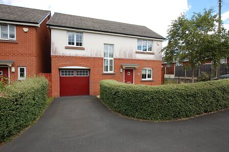 Oak Close, 4 bedroom Detached House for sale, &pound;325,000