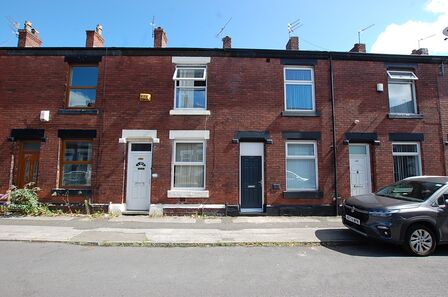 2 bedroom Mid Terrace House to rent