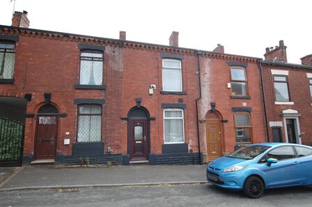 2 bedroom Mid Terrace House to rent