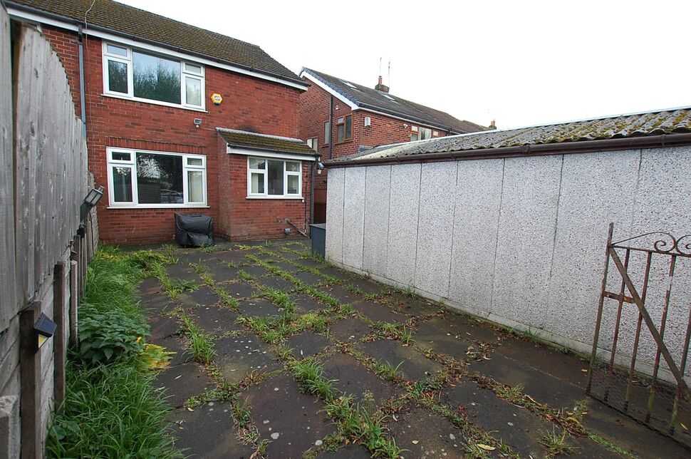 Main image of 3 bedroom Semi Detached House to rent, Broadway, Chadderton, Greater Manchester, OL9