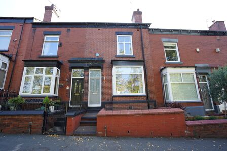 3 bedroom Mid Terrace House for sale