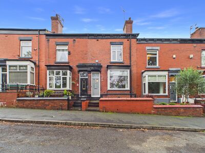 3 bedroom Mid Terrace House for sale