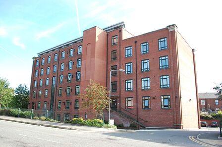 Mossley Road, 2 bedroom Flat for sale, &pound;115,000