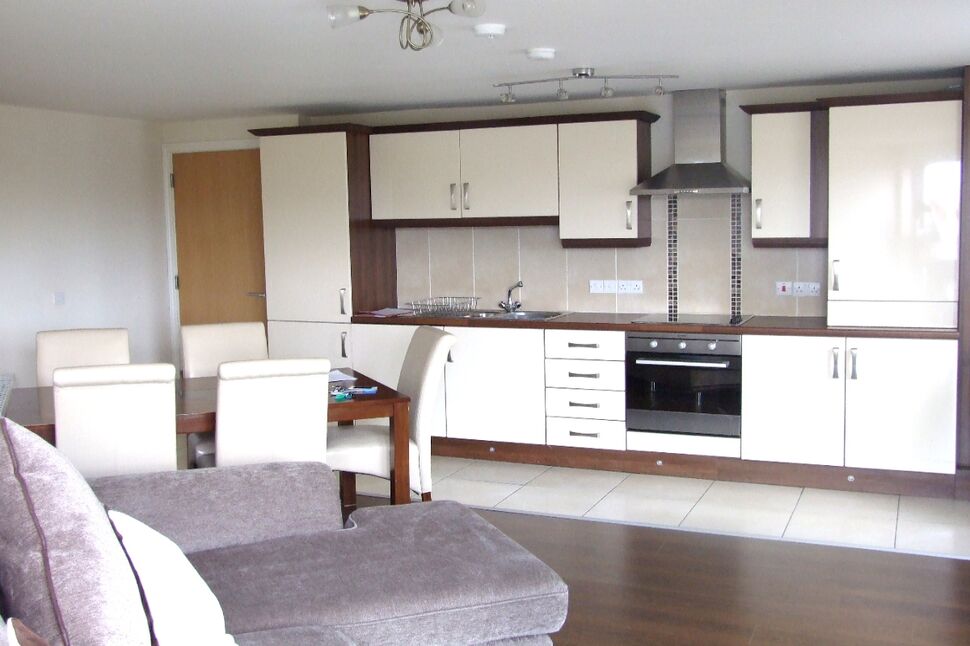 High Gloss Fitted Kitchen