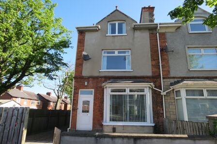 Bloomfield Road, 4 bedroom Semi Detached House to rent, &pound;900 pcm
