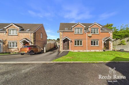Johnston Park Gransha Road, 3 bedroom Semi Detached House to rent, &pound;1,100 pcm