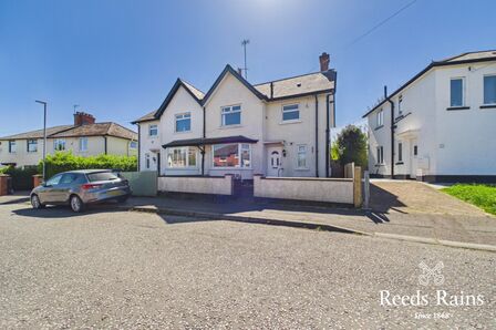 Campbell Park Avenue, 3 bedroom Semi Detached House to rent, &pound;1,100 pcm