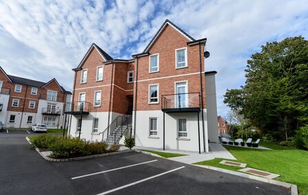 Old Dundonald Road, 2 bedroom  Flat to rent, £1,050 pcm