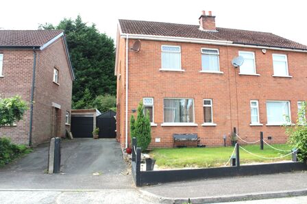 Pasadena Gardens, 3 bedroom Semi Detached House to rent, £1,250 pcm