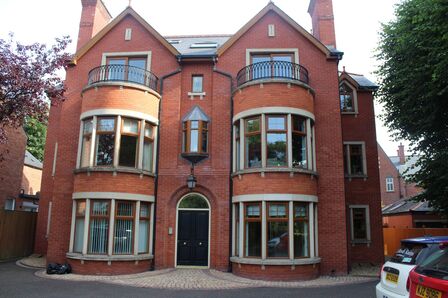 Upper Newtownards Road, 2 bedroom Flat to rent, &pound;1,150 pcm