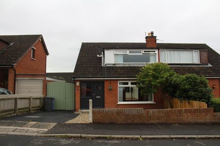 Dermott Drive, 3 bedroom Semi Detached Property to rent, £975 pcm