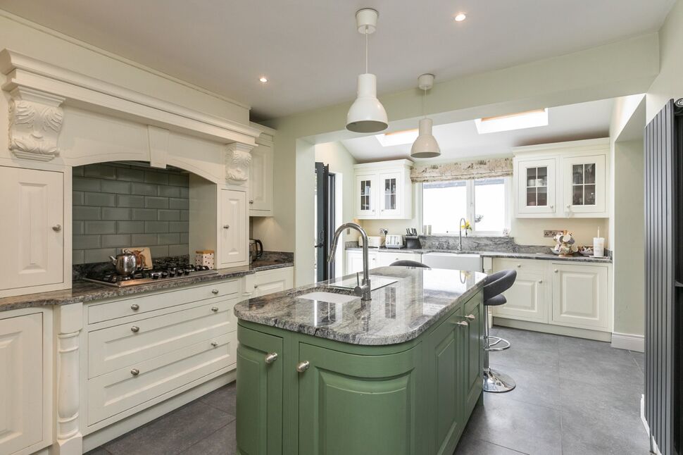 6 bedroom Semi Detached House for sale, Kings Road, Belfast, BT5 £595,000