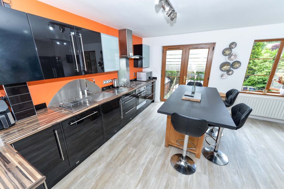 3 bedroom End Terrace House for sale, Castlegrange, Belfast, BT5 £289,950