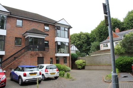 Belmont Road, 2 bedroom  Flat to rent, £900 pcm