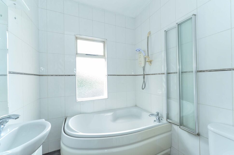 3 bedroom Semi Detached House for sale, Knock Road, Belfast, BT5 £149,950