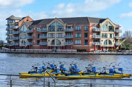 Greggs Quay, 3 bedroom Flat to rent, &pound;1,550 pcm