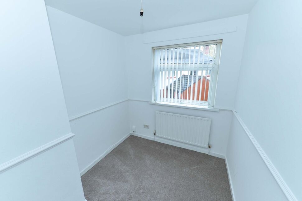 3 bedroom End Terrace House for sale, Armitage Close, Belfast, BT4 £