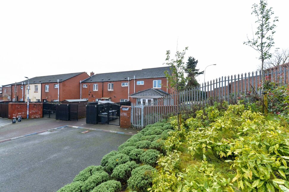 3 bedroom End Terrace House for sale, Armitage Close, Belfast, BT4 £